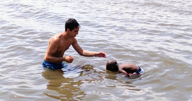 Aprendemos a nadar en Afrikable 03